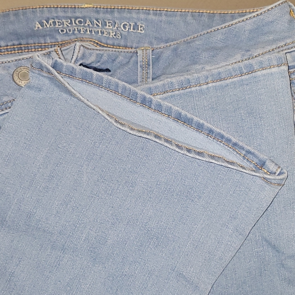 AE sz 10 short, Light Wash, Boot Cut Jeans.